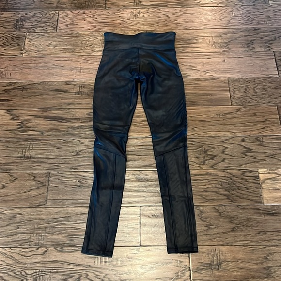 Spanx Faux Leather Moto Style Pull On Size S/P - Picture 2 of 16